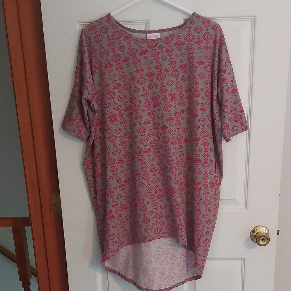 💚 2$20 LuLaRoe Raspberry and Gray Irma Tunic